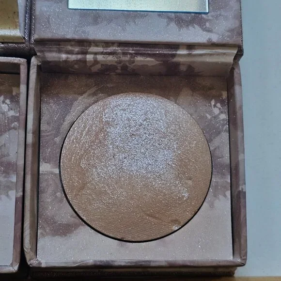 2 x Urban Decay LUMINOUS Shimmering Powder For Face and Body